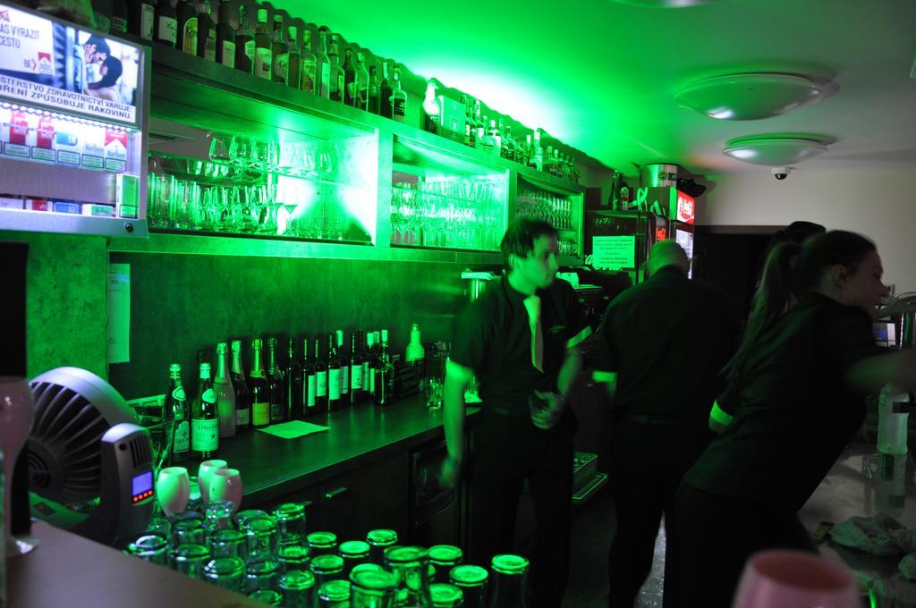 Hotel Arena Chomutov Zewnętrze zdjęcie