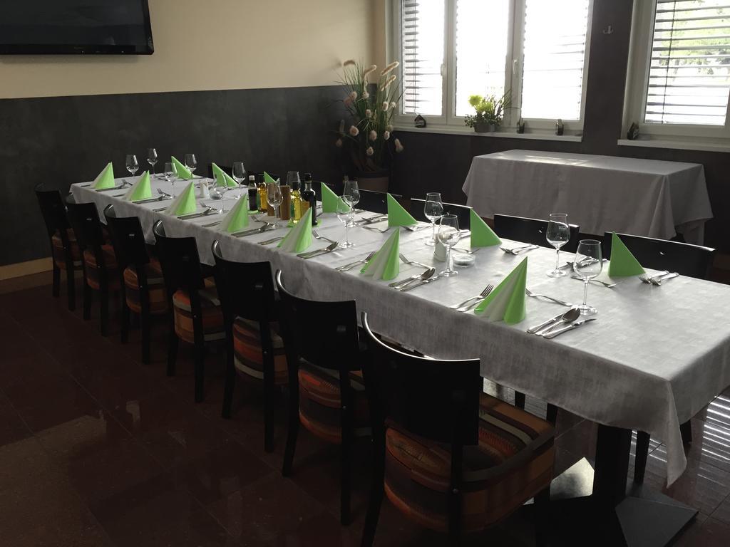 Hotel Arena Chomutov Zewnętrze zdjęcie
