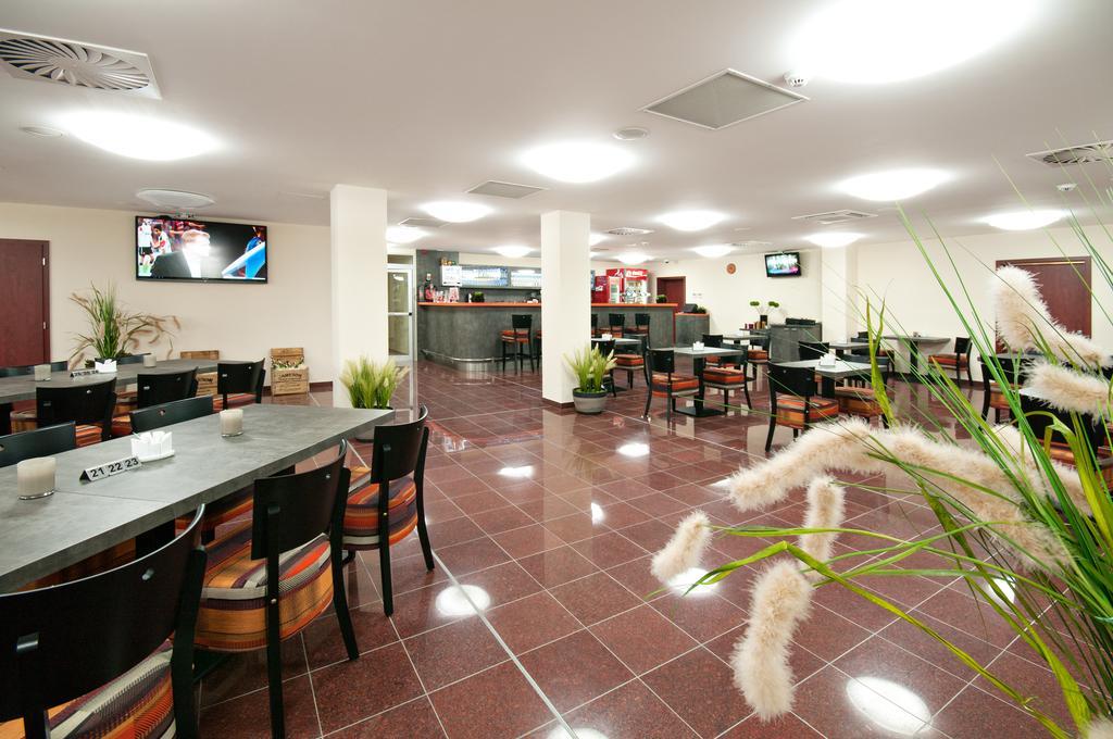 Hotel Arena Chomutov Zewnętrze zdjęcie