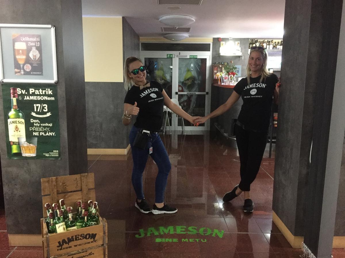 Hotel Arena Chomutov Zewnętrze zdjęcie