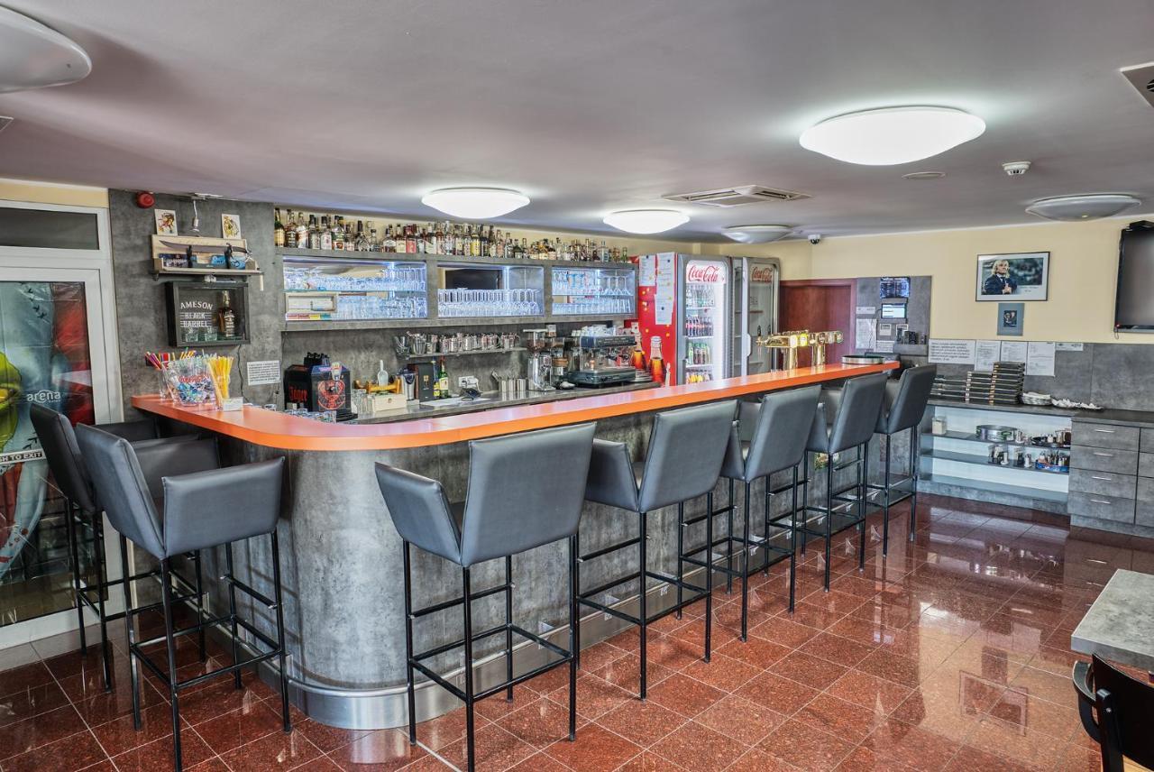 Hotel Arena Chomutov Zewnętrze zdjęcie