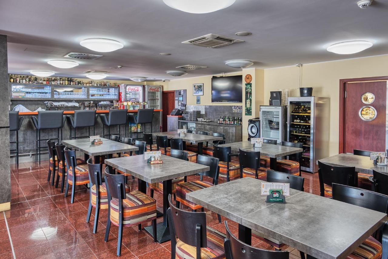 Hotel Arena Chomutov Zewnętrze zdjęcie