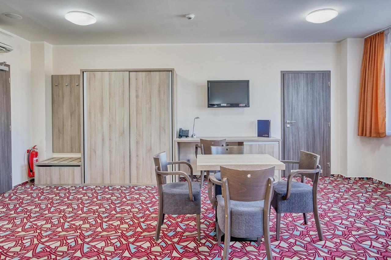 Hotel Arena Chomutov Zewnętrze zdjęcie