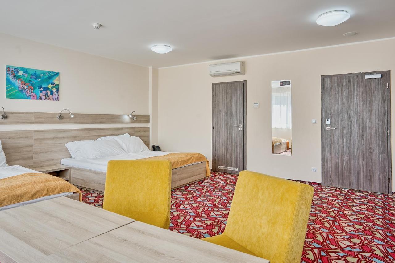Hotel Arena Chomutov Zewnętrze zdjęcie