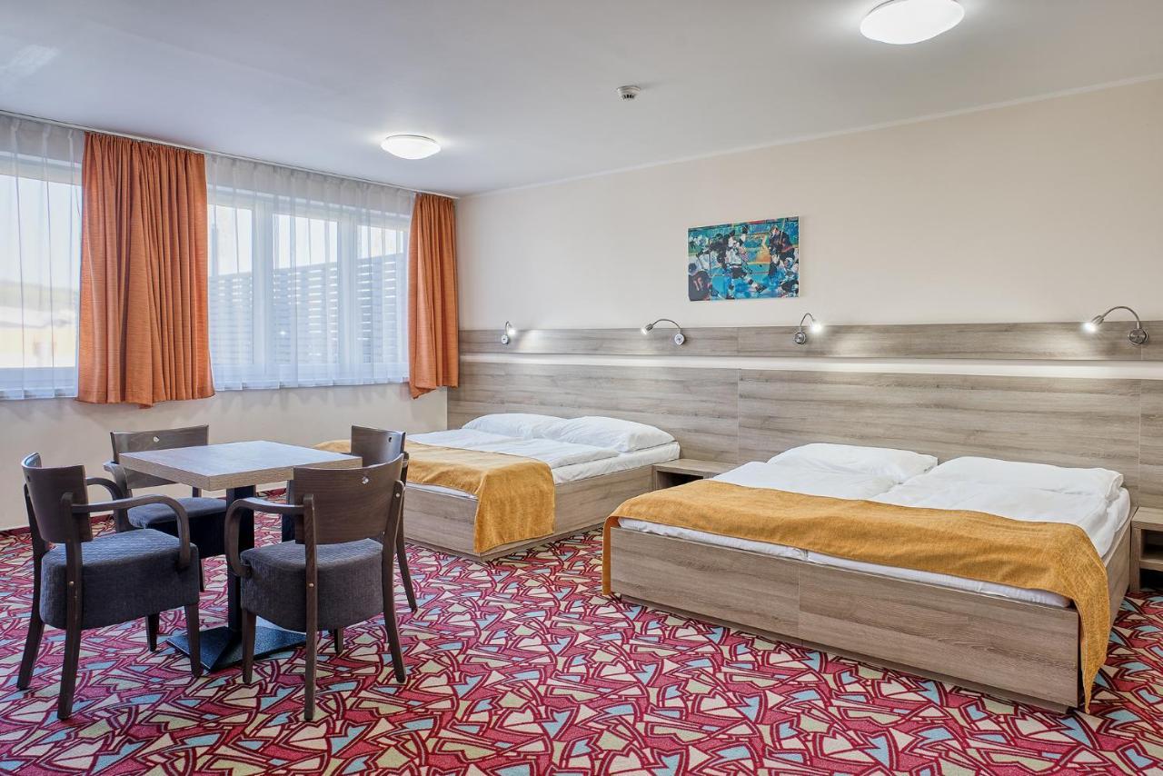 Hotel Arena Chomutov Zewnętrze zdjęcie